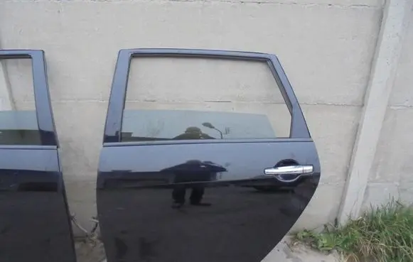 Mitsubishi Grandis Rear door