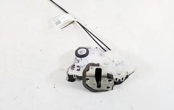Toyota Yaris Front door lock 69040-0D320