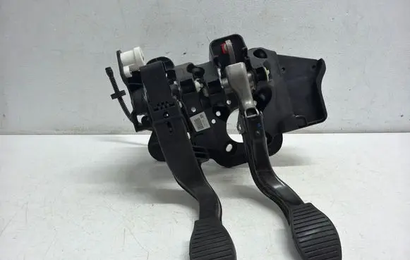 Opel Adam Pedal assembly 1990239 1043199023 39071019072