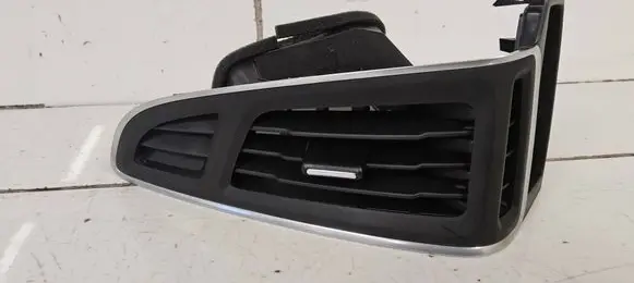 Ford Focus Dashboard side air vent grill/cover trim BM51018B09
