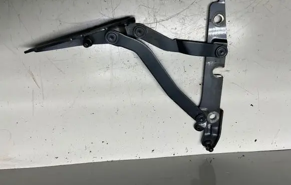 Audi A4 S4 B7 8E 8H Tailgate/trunk/boot hinge 8E5827305C