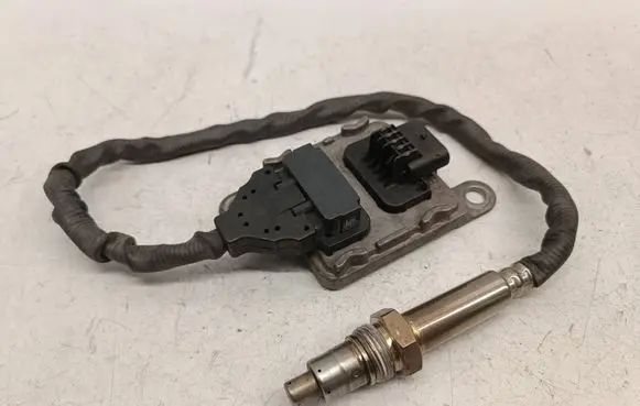 Mercedes-Benz E W213 Lambda probe sensor A0009057108 0009057108