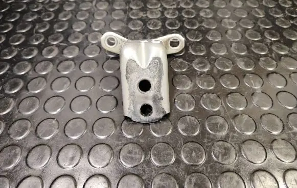 Nissan Leaf I (ZE0) Front door upper hinge