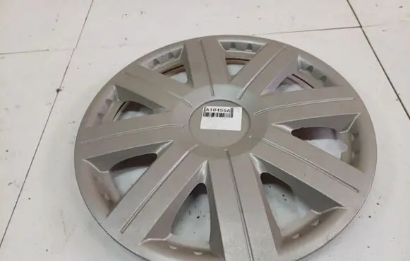Toyota Avensis T250 R16 wheel hub/cap/trim 