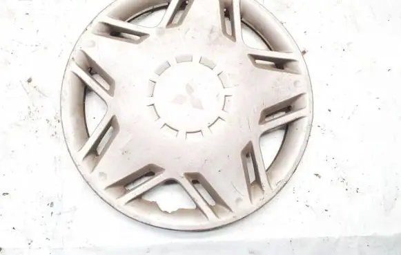 Mitsubishi Colt R14 wheel hub/cap/trim mr19826101 mr198261-01