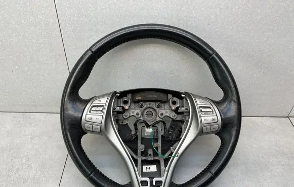 Nissan X-Trail T32 Steering wheel 