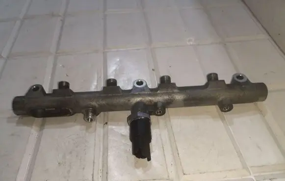Peugeot 607 Fuel main line pipe 0445214017 015590