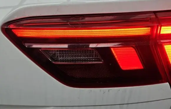 Volkswagen Tiguan Rear/tail lights 5NA945094F IMPRK1552535