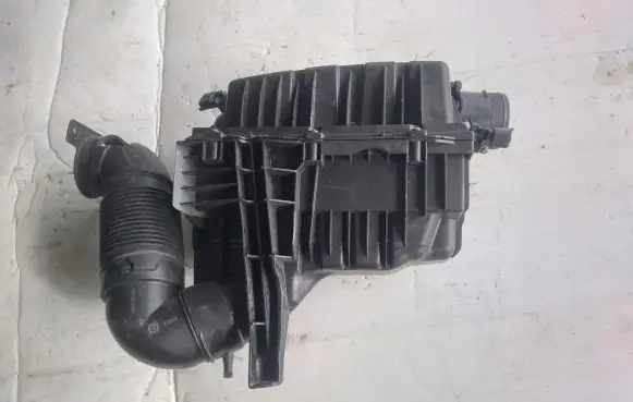 Citroen C5 X Air filter box 9683955980