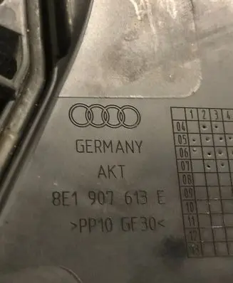 Audi A4 S4 B7 8E 8H Fuse box cover 8E19076131d