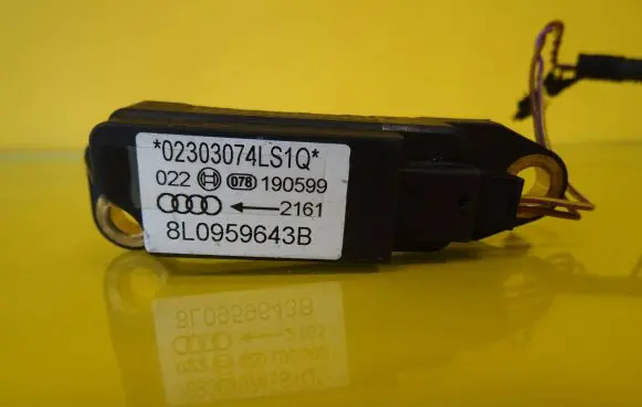 Audi A3 S3 8L Airbag deployment crash/impact sensor 8L0959643B