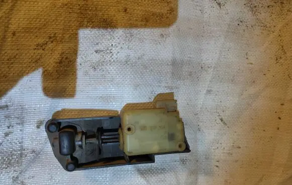 Volvo V70 Central locking motor 9483311