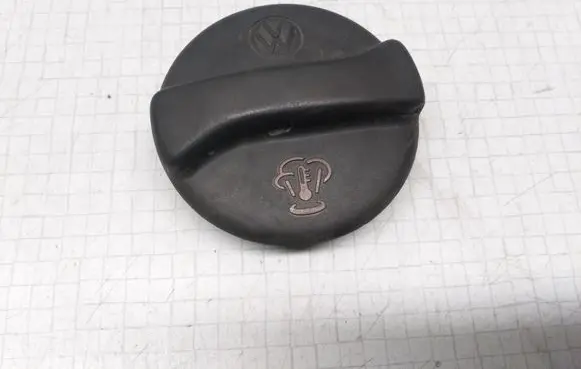 Volkswagen PASSAT B4 Coolant expansion tank/reservoir cap 357121321C