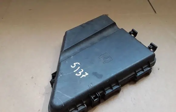 Cadillac SRX Fuse box cover 25773021