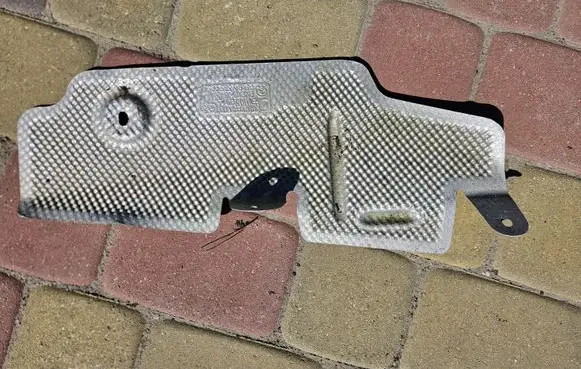 BMW 3 GT F34 Heat shield in engine bay 51487292567 51164310