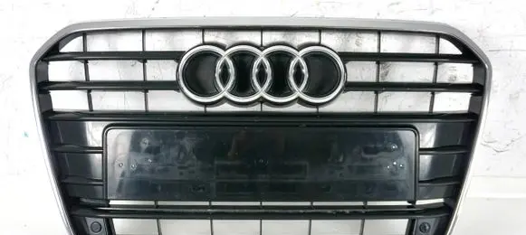 Audi A6 C7 Front bumper upper radiator grill 4G0853037
