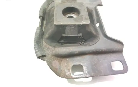 Engine mount bracket