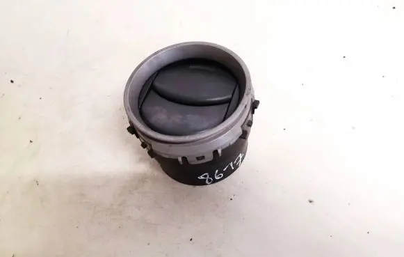 Toyota RAV 4 (XA30) Dash center air vent grill