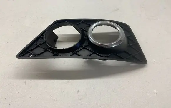 Mercedes-Benz C W204 Front fog light trim/grill A2048851053