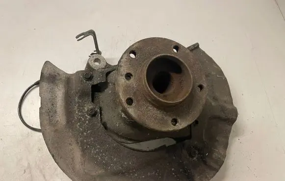 BMW 5 E60 E61 Front wheel hub 6760953
