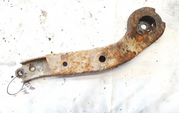 Subaru Legacy Engine mounting bracket