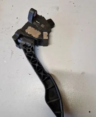 Toyota Avensis T270 Accelerator throttle pedal 7811002020 09077B 50532715045