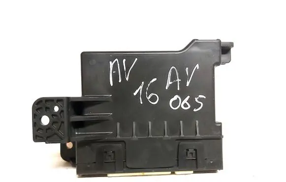 Toyota Avensis T270 Air conditioning/heating control unit 8865005300 MB2774000822