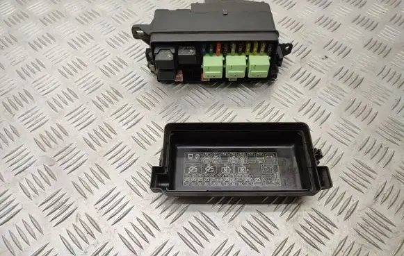 Mini One - Cooper Coupe R56 Fuse module 9240943