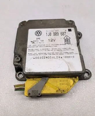 Volkswagen PASSAT B5 Airbag control unit/module 1J0909607 10980310 5WK4199