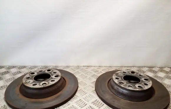 Volkswagen PASSAT B7 Rear brake disc