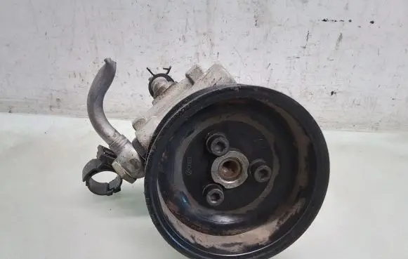 Volkswagen Golf IV Power steering pump 030145269A