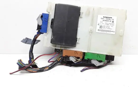 Volvo V70 Fuse module 7G9T14C256FA 30765624AE 30765624