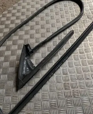 Audi A4 S4 B7 8E 8H Rubber seal front coupe door 8H0837912E 8H0837912