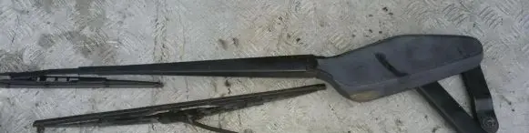 Nissan Almera Tino Front wiper blade arm