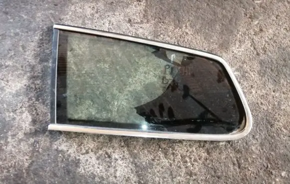 Volkswagen PASSAT B7 Rear side window
