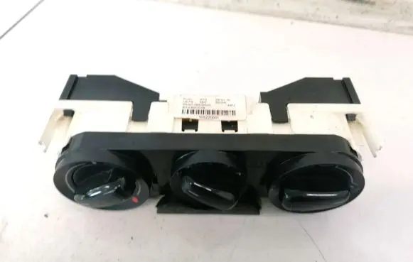 Audi A1 Climate control unit 8X0820045 90151465