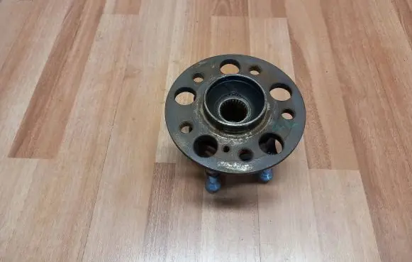 Mercedes-Benz C W204 Rear wheel bearing hub A2303570308 A2309810127