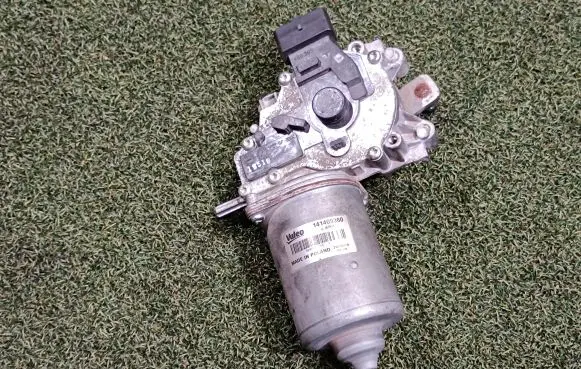 Renault Master III Wiper motor 141409360
