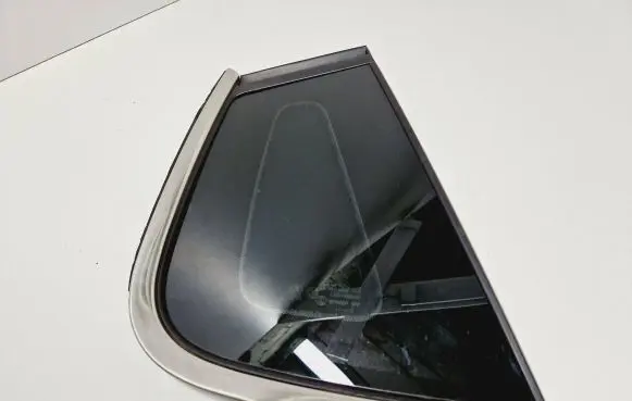 Peugeot 2008 I Rear side window 43R00048 E000255 DOT24M189AS2