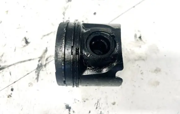 Toyota Avensis T250 Piston 