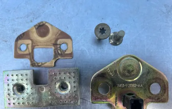 Ford Mondeo Mk III Rear door lock loop/hook striker 2M51F21982AA