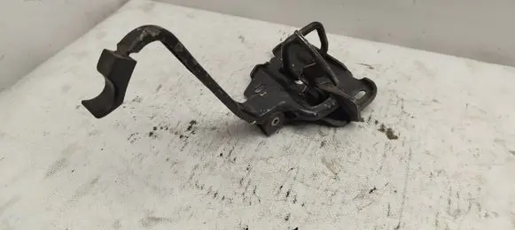 Audi A4 S4 B5 8D Engine bonnet/hood lock/latch loop/hook 8D0823480