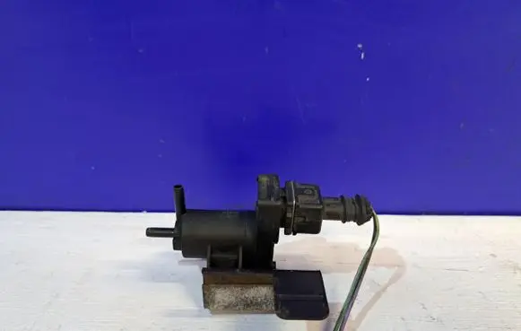 Saab 95 - 96 Engine mount vacuum valve 4394078