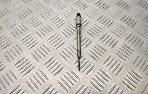Volkswagen PASSAT B8 Glow plug 03L905061G