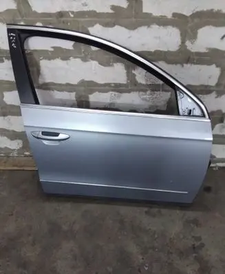 Volkswagen PASSAT B6 Front door