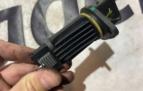 Mercedes-Benz E W211 Mass air flow meter lm10221