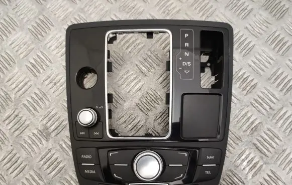Head unit multimedia control