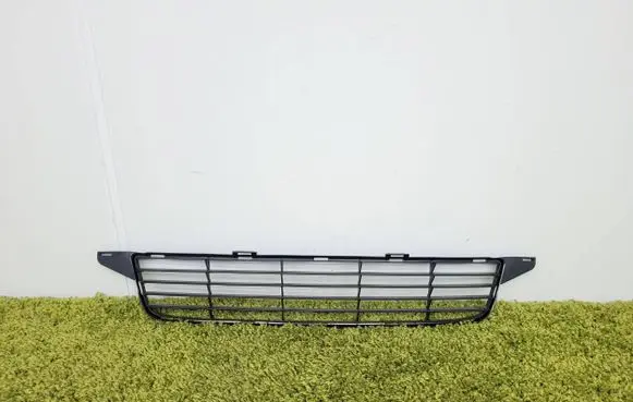 Toyota Avensis T270 Front bumper lower grill 53112-05080