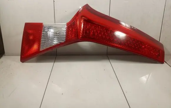 Volvo V70 Tailgate rear/tail lights