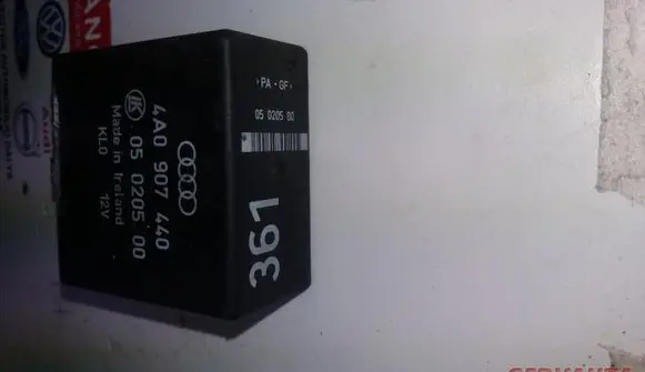 Volkswagen PASSAT B5 Other relay 4A0907440
